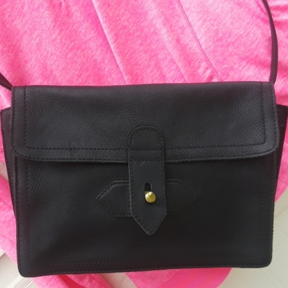 Madewell Handbags - MADEWELL LEATHER SKETCH BOOK CROSSBODY BAG.